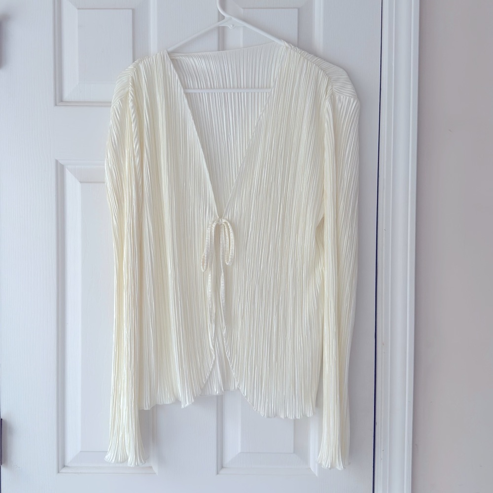 Aritzia • Front tie Top • Medium